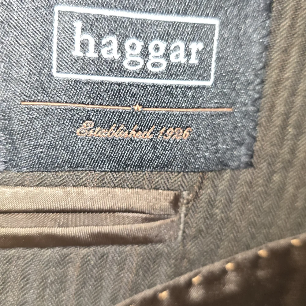Haggar pin stripe‎ suit